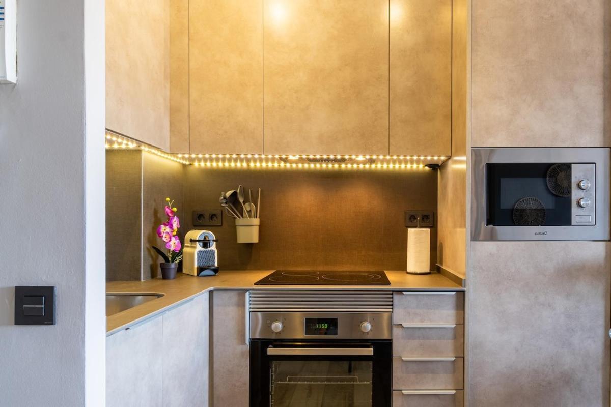 Penthouse - 5 Min & Pool - Wifi - Ac Apartment