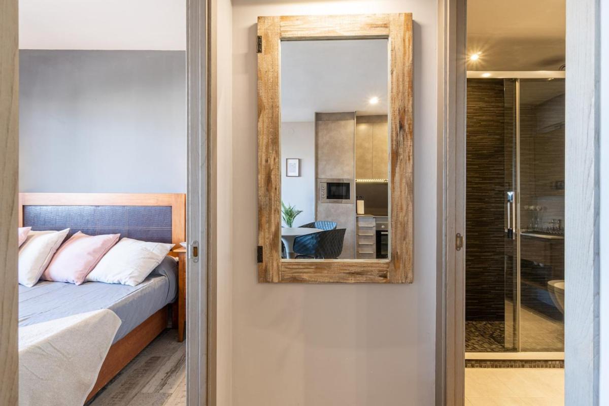Penthouse - 5 Min & Pool - Wifi - Ac Apartment *